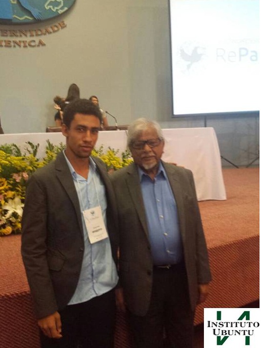 Kássio Kran e Arun Gandhi, neto de Mahatma Gandhi em evento.
